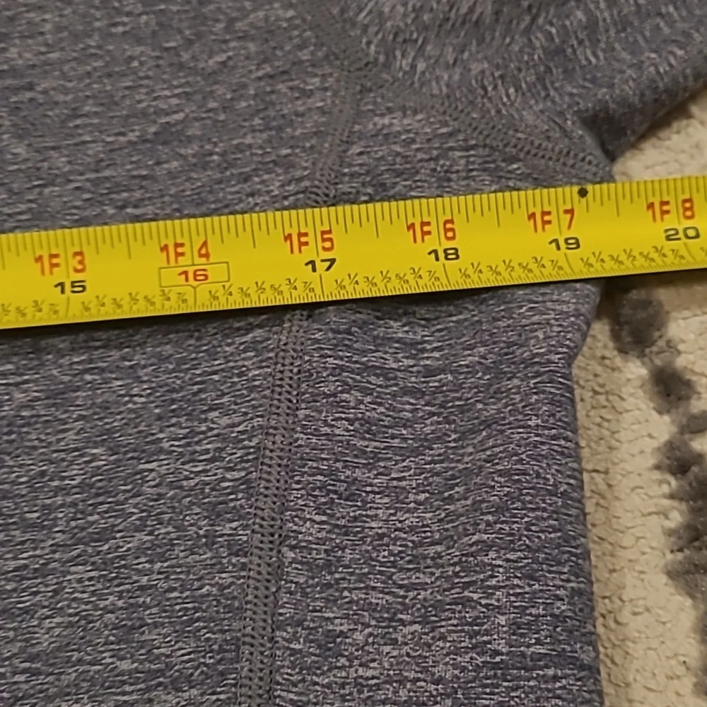 Lululemon 1/4 zip pullover w/thumbholes, Authentic!! - Picture 3 of 11